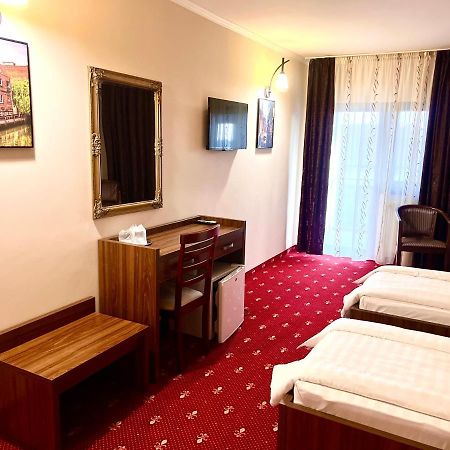 Complex Azar Hotel Galati  Exterior photo