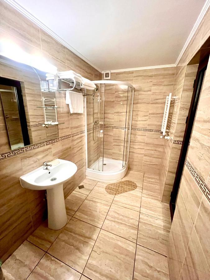 Complex Azar Hotel Galati  Exterior photo