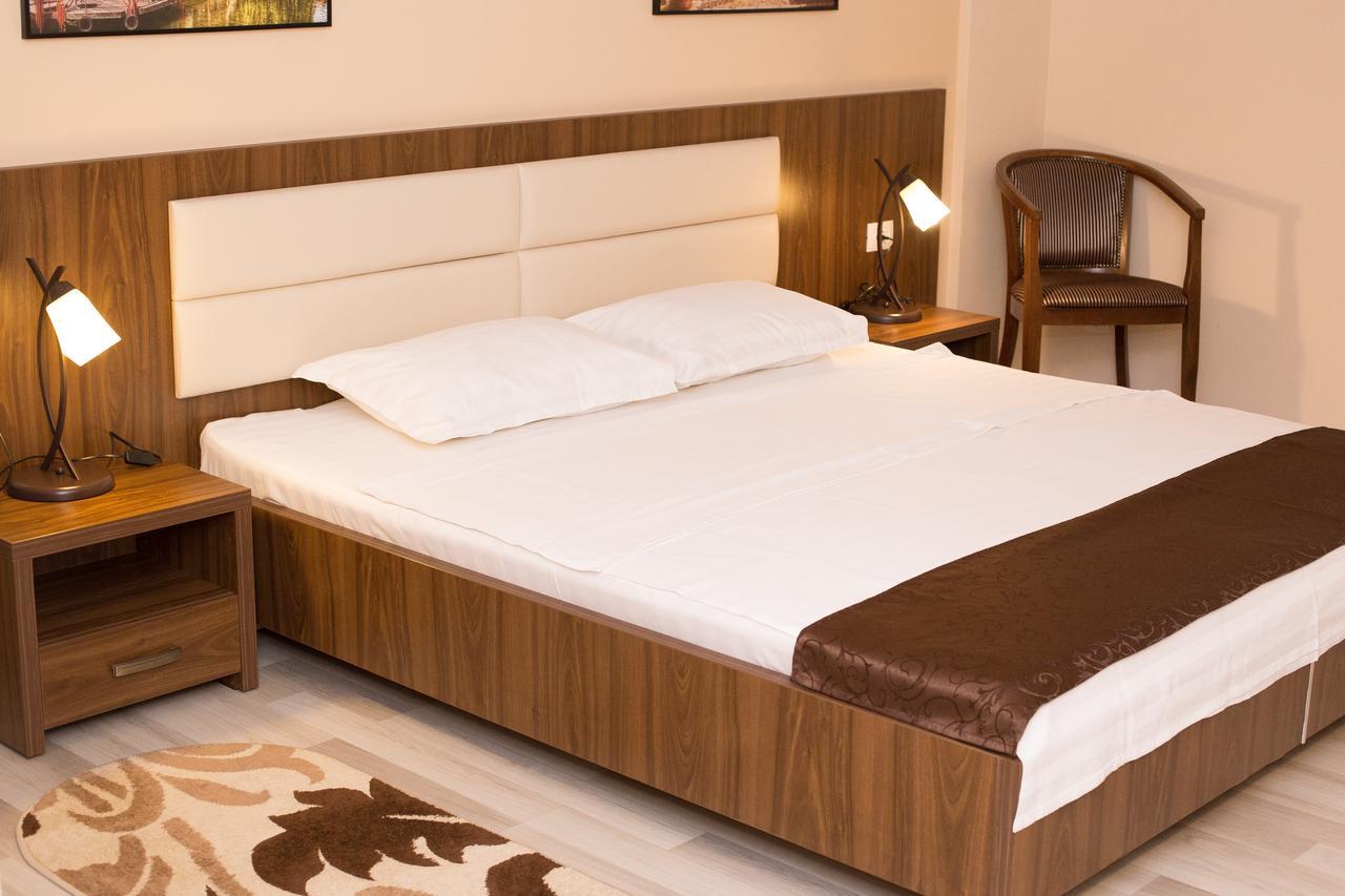 Complex Azar Hotel Galati  Exterior photo