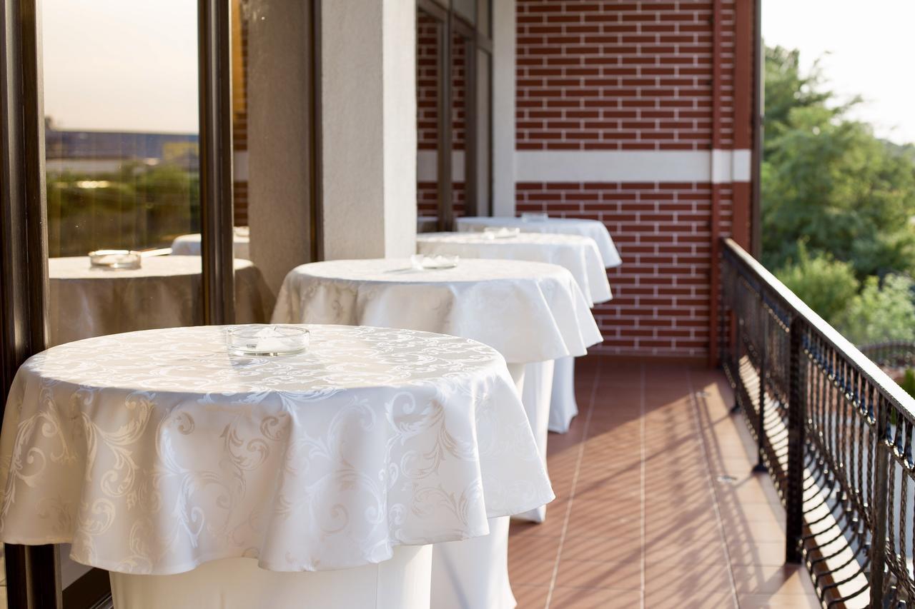 Complex Azar Hotel Galati  Exterior photo